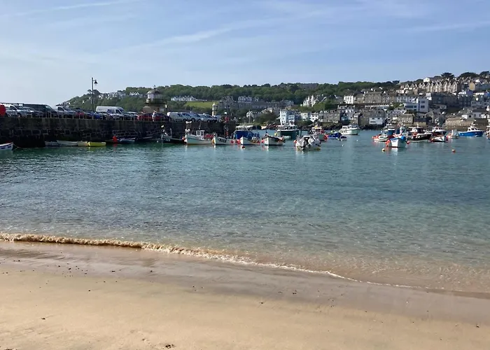 Tregenna House - St Ives, A Beautiful Newly Refurbished 4 Bedroom Family Town House With Alfresco Dining Garden And Private Parking Spaces