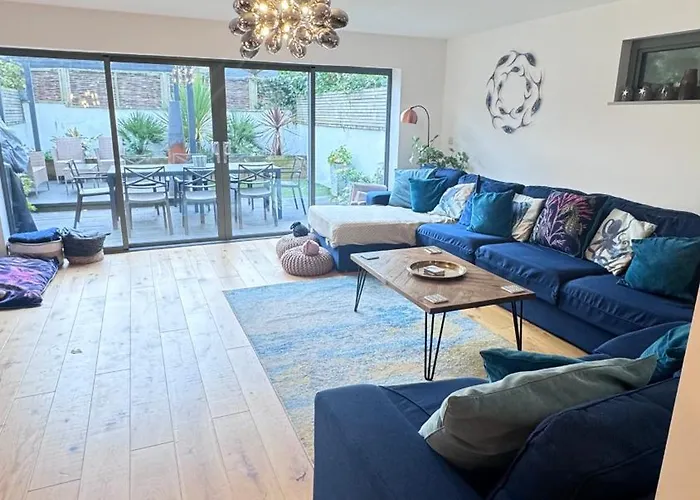 Tregenna House - St Ives, A Beautiful Newly Refurbished 4 Bedroom Family Town House With Alfresco Dining Garden And Private Parking Spaces